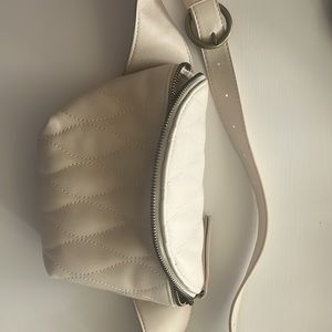 Quilted Design Universal Thread Cream Fanny Pack- BNWOT